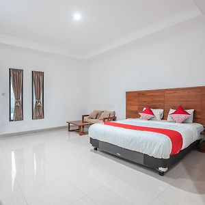 OYO 686 Bunga Karang Hotel